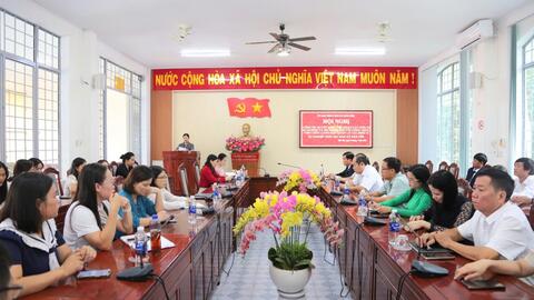 Lễ công bố Quyết định của Chủ tịch UBND xã  về tiếp nhận các đơn vị sự nghiệp và công tác cán bộ