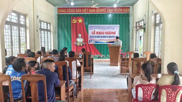 Đồng chí Nguyễn Thị Thương, Phó Bí thư Đảng ủy, Chủ tịch UBND xã Đăk Pék dự khai giảng lớp đào tạo nghề cho lao động nông thôn năm 2026