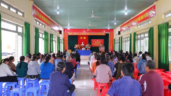 Đồng chí Lê Viết Nam – Bí thư Đảng ủy, Chủ tịch HĐND xã dự tiếp xúc cử tri tại thôn 14B