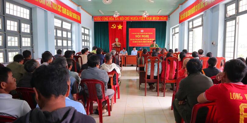 Lãnh đạo xã Đăk Pék tiếp xúc cử tri tại thôn Đăk Non