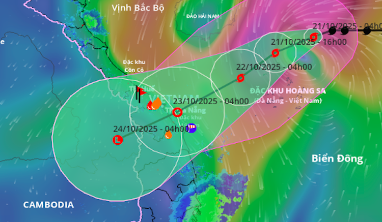 Bão số 12 Fengshen "gặp" không khí lạnh đổi hướng, gây mưa tới 900 mm ở  miền Trung