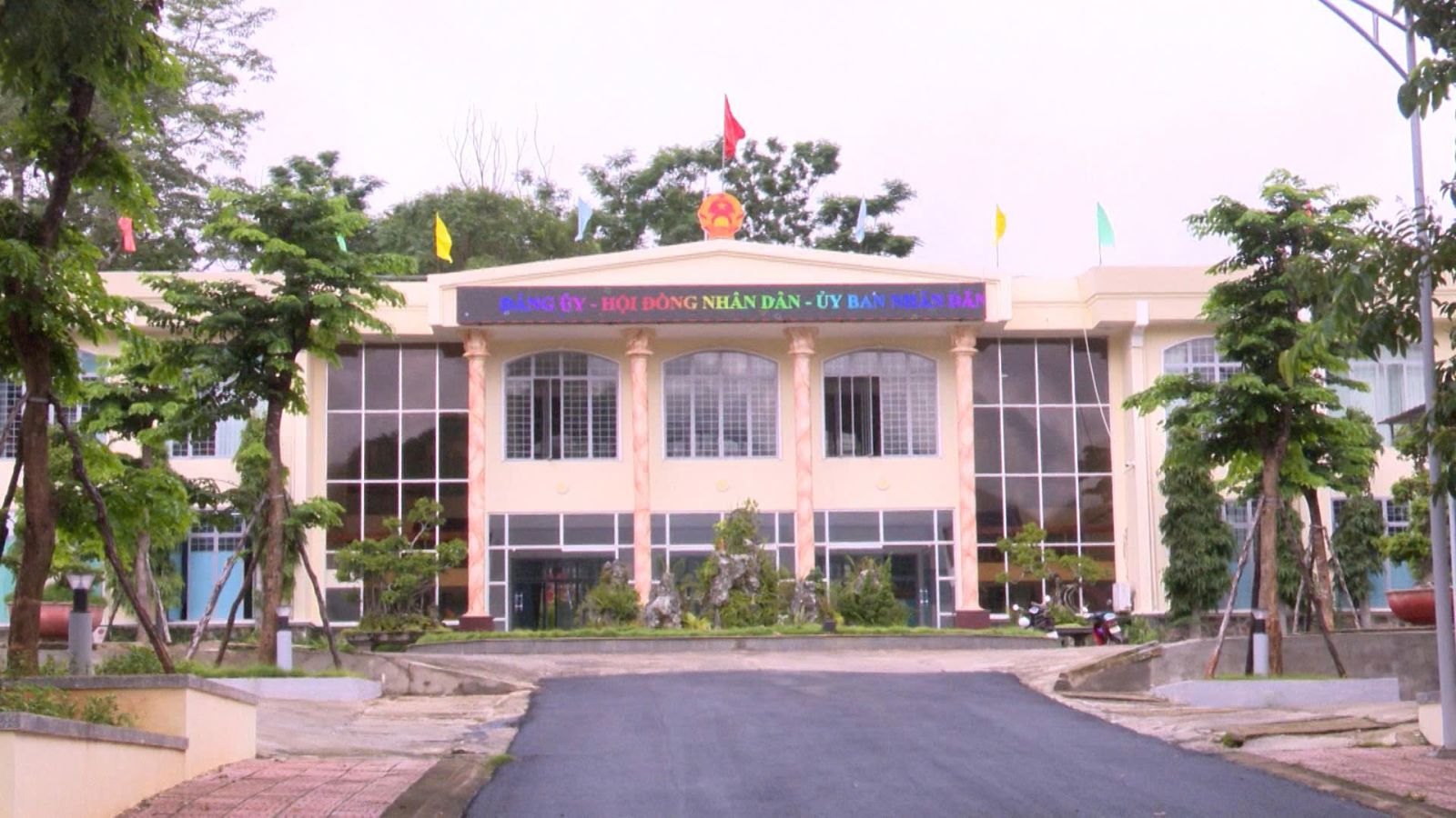 Trụ sở Đảng ủy - HĐND - UBND xã Đăk Pék
